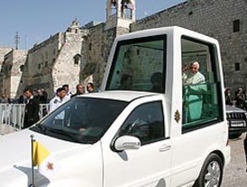 Benedicto XVI califica de 'trágica' la construcción del muro de Cisjordania