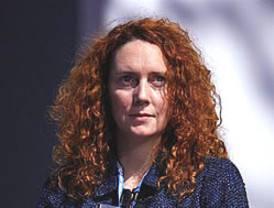 Libertad bajo fianza para Rebekah Brooks, la mano derecha de Murdoch
