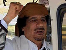 Gadafi se ve 'acorralado' y envía emisarios para reunirse con la UE y la OTAN