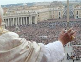 El Papa insta a sus fieles a romper las 'ataduras mentales' de la ciencia