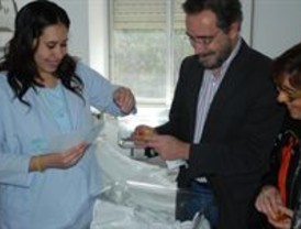 Los hospitales públicos jiennenses entregan una 'aceituna de plata' a las madres de los ocho niños nacidos el 28-F