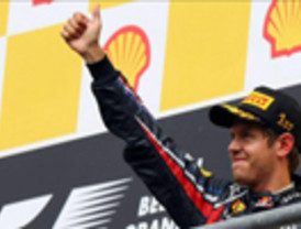 Vettel también gana en Monza y Alonso se queda con el 'milagro' de ser tercero