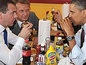 Obama se lleva a Medvédev a una hamburguesería
