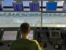 L'Aeroport del Prat, militaritzat davant l'actitud intolerant dels controladors aeris