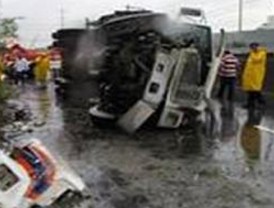 Lluvias causan caos vial en Monterrey