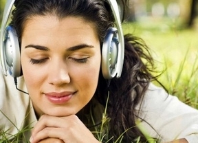 Escuchar música nueva gratifica al cerebro sea sinfonía o rock pesado