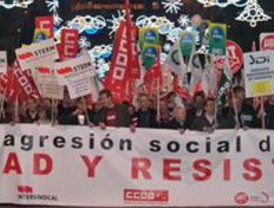 Los sindicatos vuelven a concentrarse este viernes ante la sede del Gobierno regional en protesta por el 'tijeretazo'