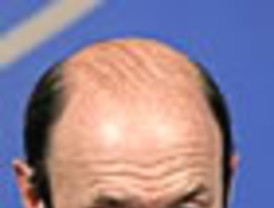 Los senadores se 'mosquean' con Rubalcaba