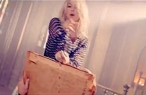Shakira admite error en su nuevo videoclip