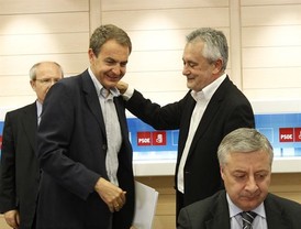 Griñán, el primero de los 'barones' en apoyar a Rubalcaba y a la Conferencia Política