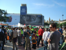 Una vez limpiada la plaza de Catalunya, los 'indignados' han tenido permiso para volver