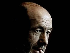 Rubalcaba 'pasa' de los indignados del 15-M