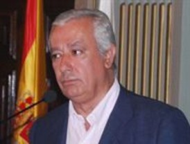 Jiménez critica que los 'populares' se instalen en la 'opulencia' y Valderas acusa a Arenas de 'terner un salario de un banquero'