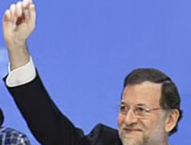 Rajoy eludirá en campaña el terrorismo y se centrará en la crisis