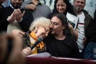 Las Abuelas de Plaza de Mayo comunicaron con suma felicidad la restitución del nieto 130
