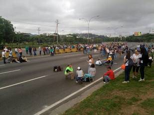 Ciudadanos madrugaron en el distribuidor de Altamira