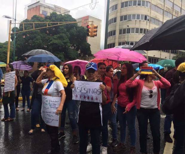 Ciudadanos se 'plantan' en las calles para trancazo contra la Constituyente