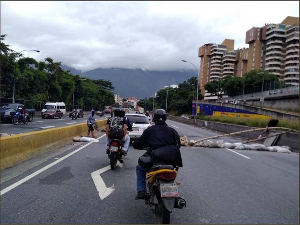 Caos en Caracas por trancas y paro de transporte