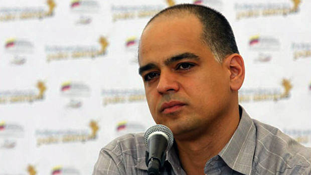 Andrés Izarra admite que CNE manipuló cifras de la constituyente