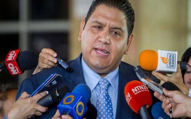 Rector Emilio Rondón critica que oficialismo use medios del Estado para su campaña