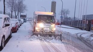 Quitanieves en calle de Las Rozas