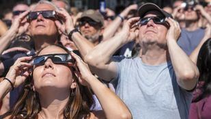 Qué hacer si has mirado el eclipse sin protección y notas visión borrosa o manchas