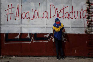 The New York Times respalda sanciones a Maduro por su deriva 'dictatorial'