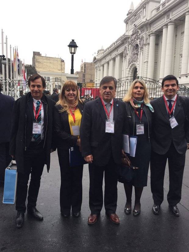 Parlamentos americanos se reúnen en Lima en apoyo a Venezuela