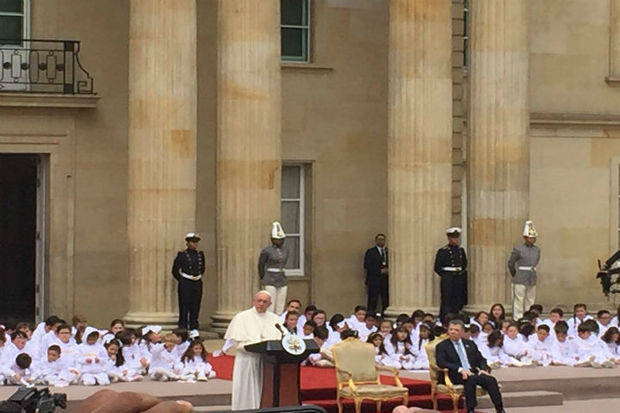 Papa Francisco anima a Colombia a poner la mirada en los excluidos y marginados