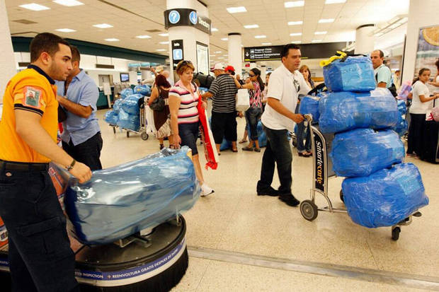 Demandan a cuatro aerolíneas que vuelan a Venezuela por cargos adicionales