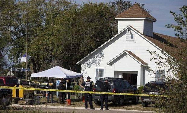 Al menos 27 muertos y docenas de heridos deja el tiroteo en iglesia de Texas
