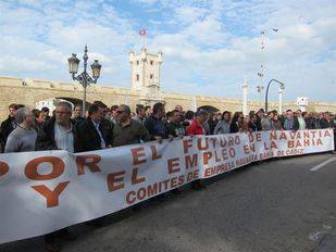 El alcalde de Cádiz ve 'insuficiente' el contrato de los petroleros