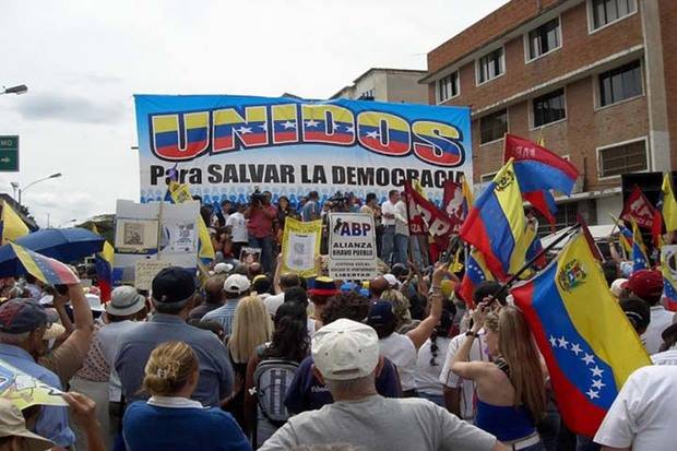ONG asegura que suspensión de referendo pone a Venezuela en 'alto riesgo'