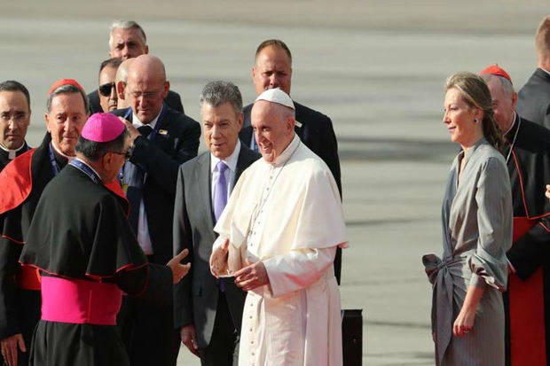Papa Francisco se reúne hoy con Santos y celebra su primera misa