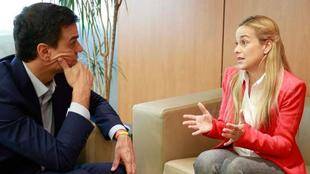 Líder PSOE promete a Tintori enviar a Venezuela una delegación de senadores