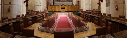El Parlamento prevé celebrar tres plenos en julio