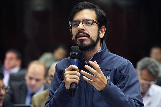 Miguel Pizarro denuncia ataque a tiros a una caravana en Caracas