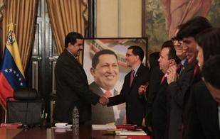 Maduro nombra nuevo vicepresidente y crea cinco ministerios