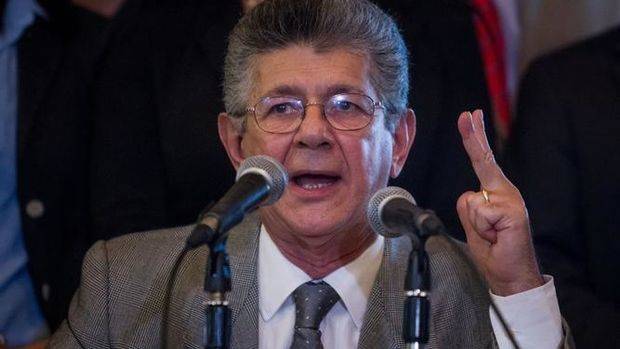 Ramos Allup dice que enmienda constitucional es la mejor vía para la salida de Maduro