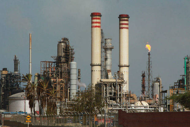 PDVSA confirma un derrame crudo en área de principal refinería de Venezuela