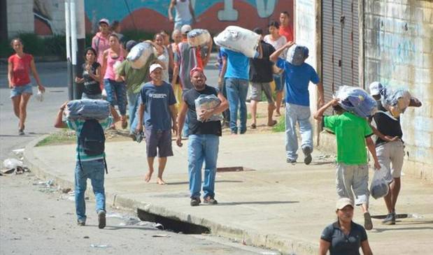 Aumenta tensión por saqueos y protestas en toda Venezuela