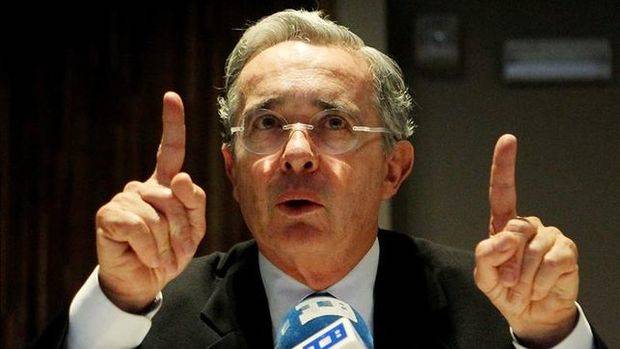 Uribe se muestra crítico con la reunión entre Santos y Maduro sobre frontera