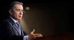 Uribe reitera apoyo a medidas de Santos por crisis entre Colombia y Venezuela
