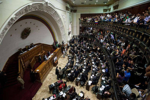 Gobierno dicta decreto para diferir remociones de ministros desde el Parlamento
