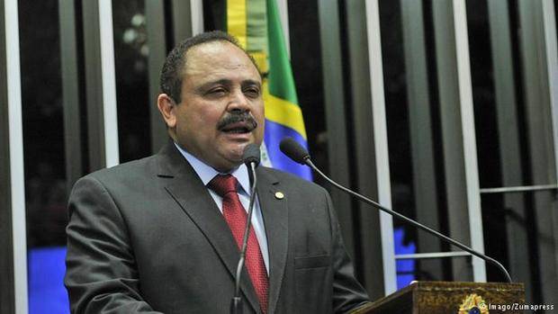 Presidente de la Cámara brasileña rectifica y apoya el proceso a Rousseff