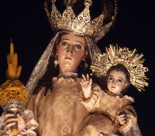 Venezolanos celebran la fiesta de luz en honor a la virgen de la Candelaria