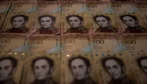 Maduro ordena recoger billetes de 100 bolívares para hacer frente a 