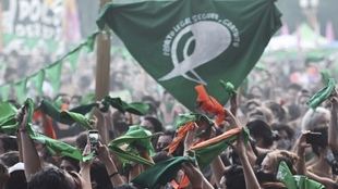 En una histórica jornada el senado transformó en ley la legalización del aborto