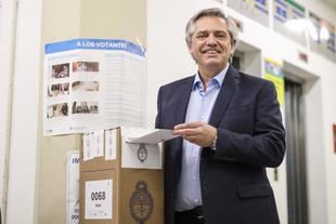 Los candidatos ya votaron y la justicia ordenó que se difundan los datos cuando haya sido escrutado el 10% de los votos de la ciudad y la provincia de Buenos Aires, Córdoba y Santa Fe