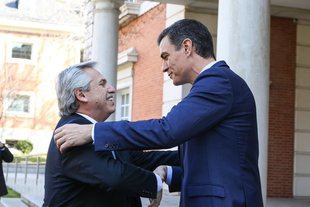 Alberto se llevó de España el apoyo de Pedro Sánchez para la renegociación de la deuda